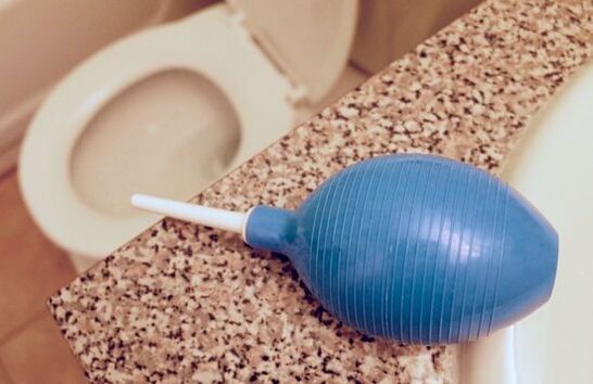 Einlauf zur Beseitigung von Parasiten aus dem Körper
